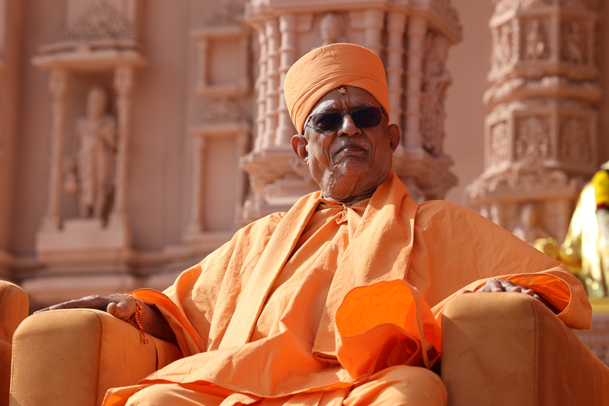 Pujya Doctor Swami during the assembly