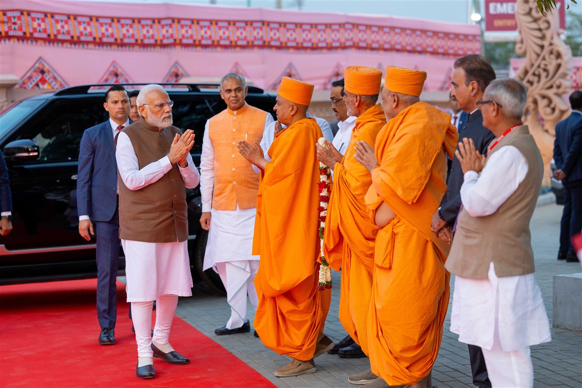 PM Narendra Modi arrives at Pramukh Swami Maharaj Nagar