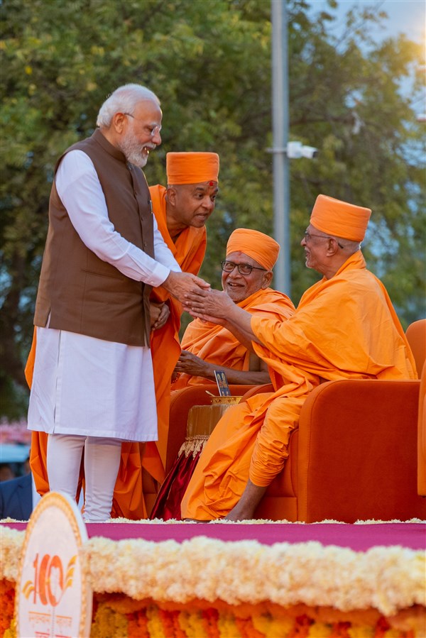 PM Narendra Modi greets Pujya Swayamprakash Swami (Doctor Swami)