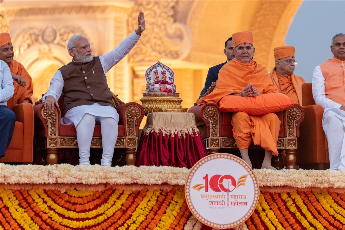 PM Narendra Modi and Swamishri