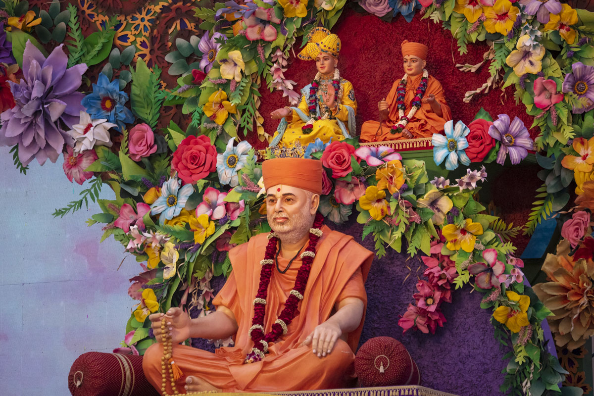 Bhagwan Swaminarayan, Aksharbrahma Gunatitanand Swami and Brahmaswarup Pramukh Swami Maharaj