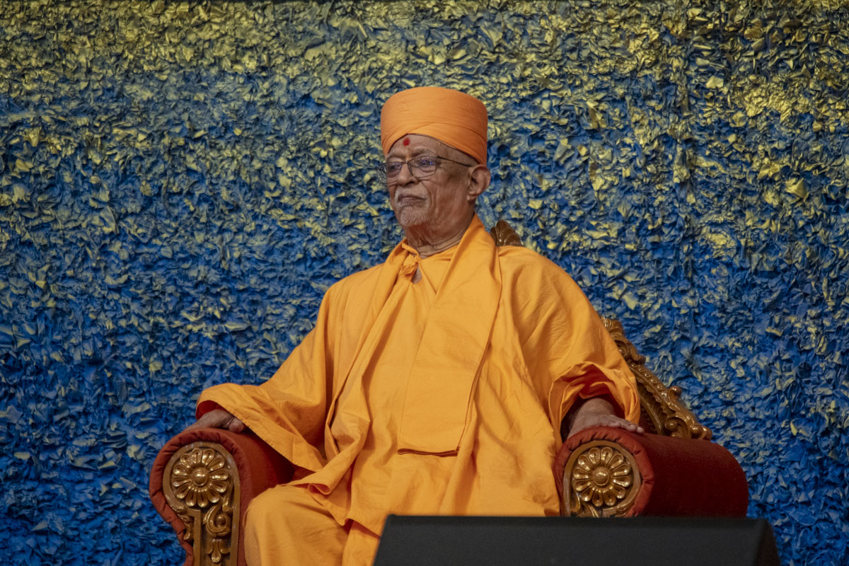Pujya Doctor Swami during the assembly