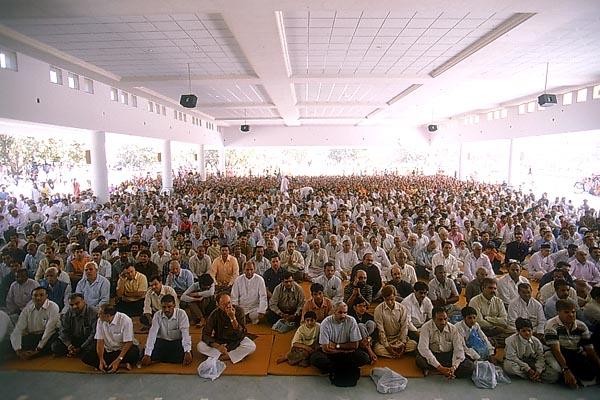 The audience at the 7-day parayan of Shri Harilila Kalpataru in
