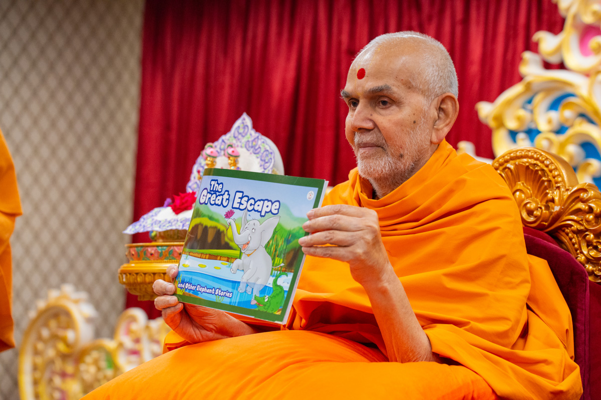Swamishri inaugurates 'The Great Escape'