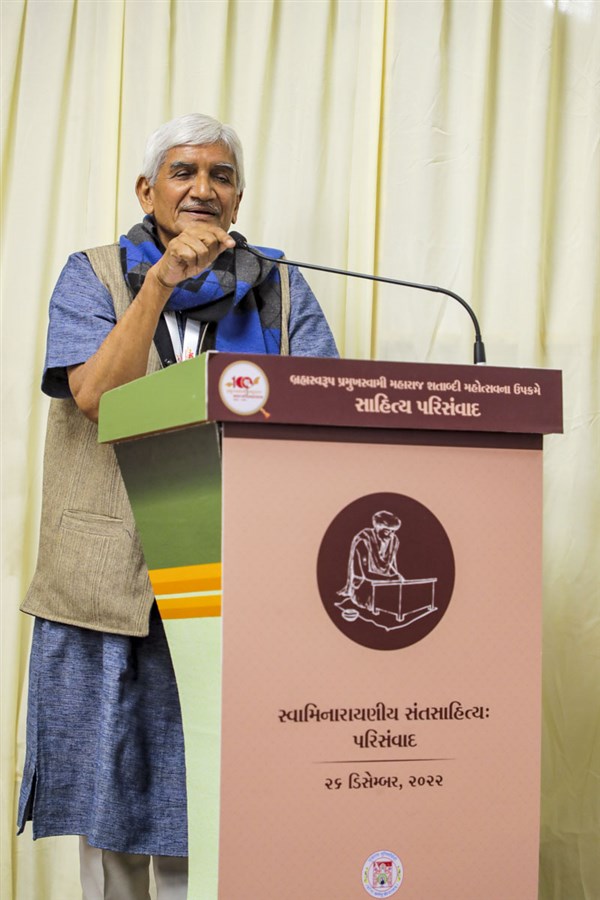 Shri Madhav Ramanuj, a Sahitya Gaurav Puraskar Awardee, addressing the Inaugural Session