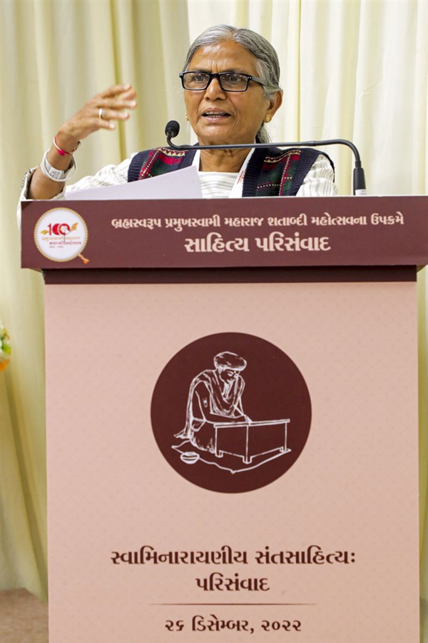 Shri Pragna Patel presenting during a Paper Presentation Session