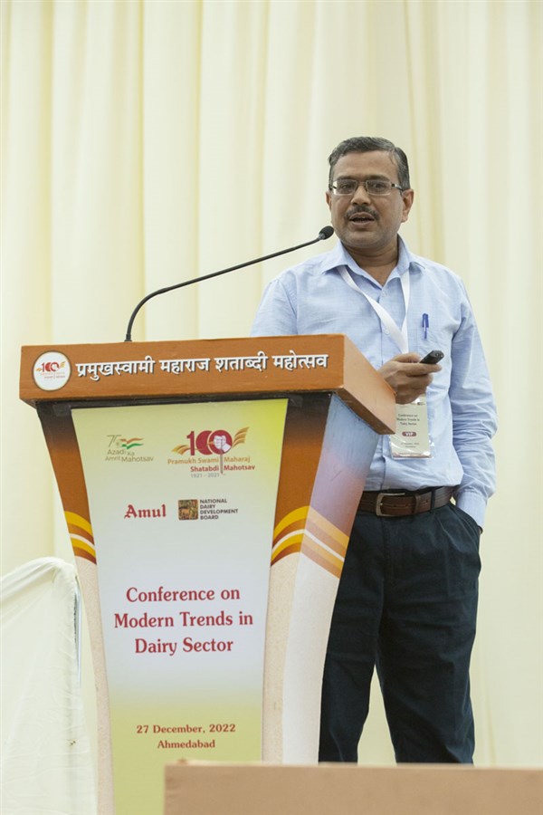 Dr. Pankaj Sherasia, NDDB, addressing the Session