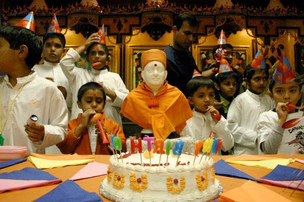 Worldwide Celebraion of Pramukh Swami Maharaj's 86 Birthday,Fresnor - 