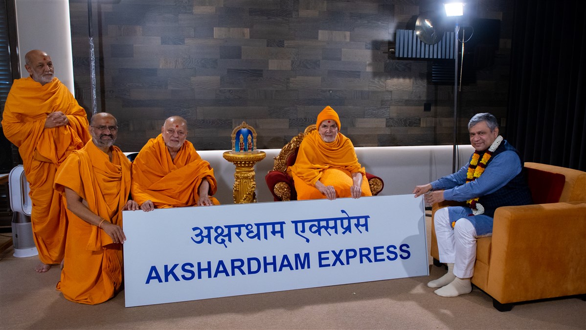 Renaming of a train between Gujarat and Delhi as the ‘Akshardham Express’ in honor of Pramukh Swami Maharaj, the visionary creator of Swaminarayan Akshardham