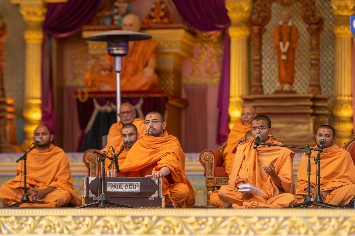 Sadhus sing kirtans in the assembly