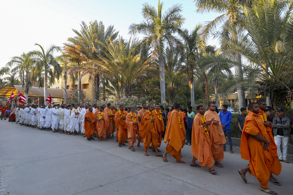 Sadhus and sadhaks during the procession