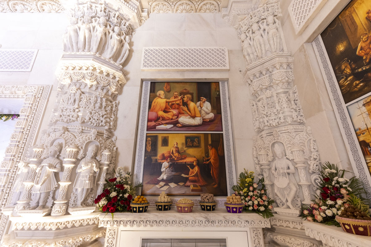 Interior of the Pramukh Swami Maharaj Smruti Mandir
