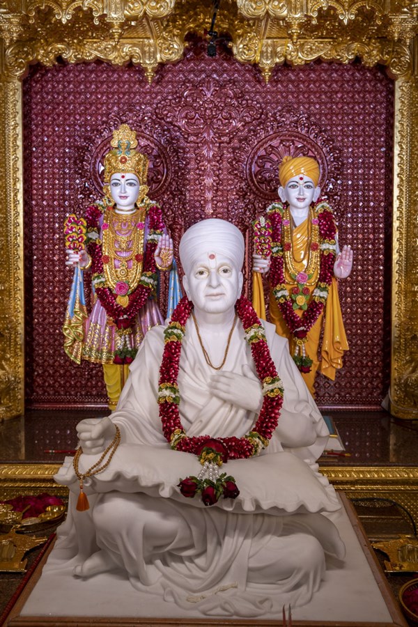 Shri Akshar-Purushottam Maharaj and Brahmaswarup Pramukh Swami Maharaj