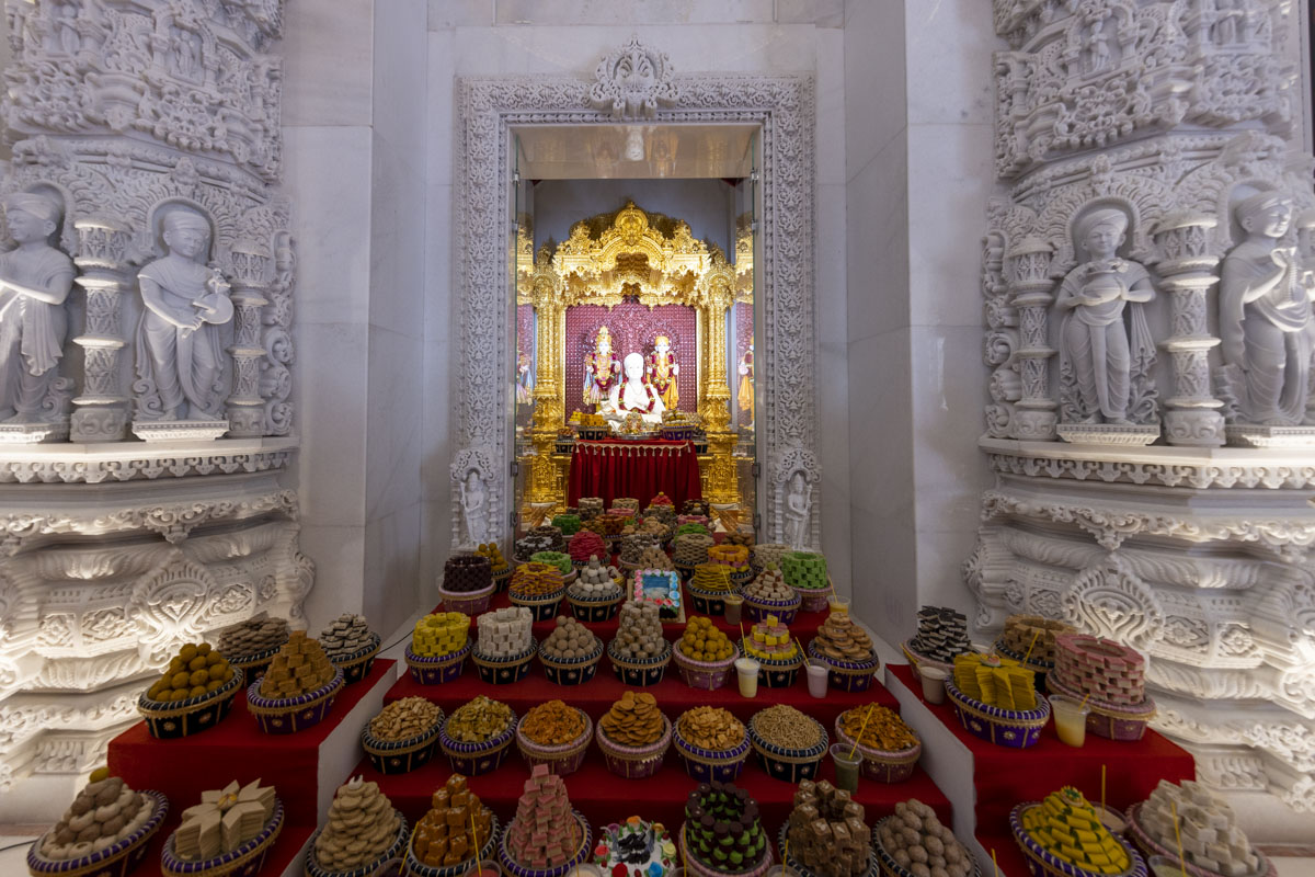 Annakut offered to Shri Akshar-Purushottam Maharaj and Brahmaswarup Pramukh Swami Maharaj