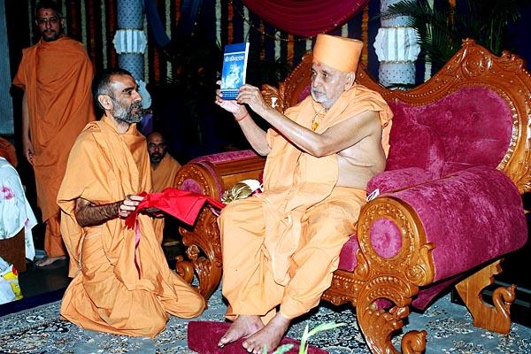 New publication release ceremony by Swamishri