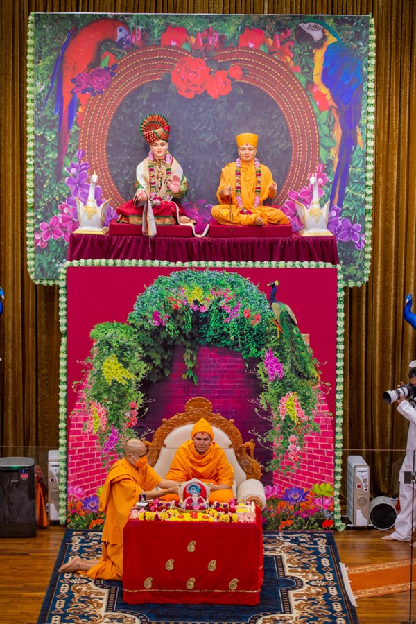 Swamishri during his daily puja
