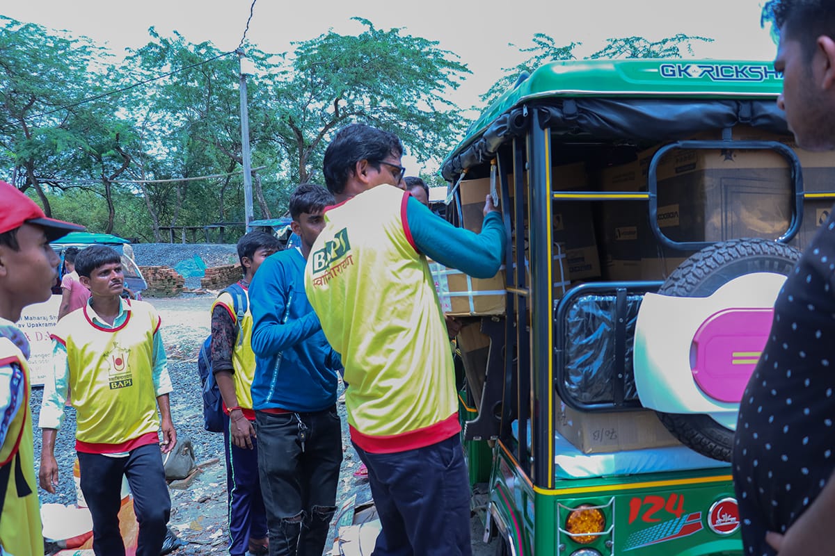 BAPS Provides Relief Aid, Mousuni Island, Kolkata