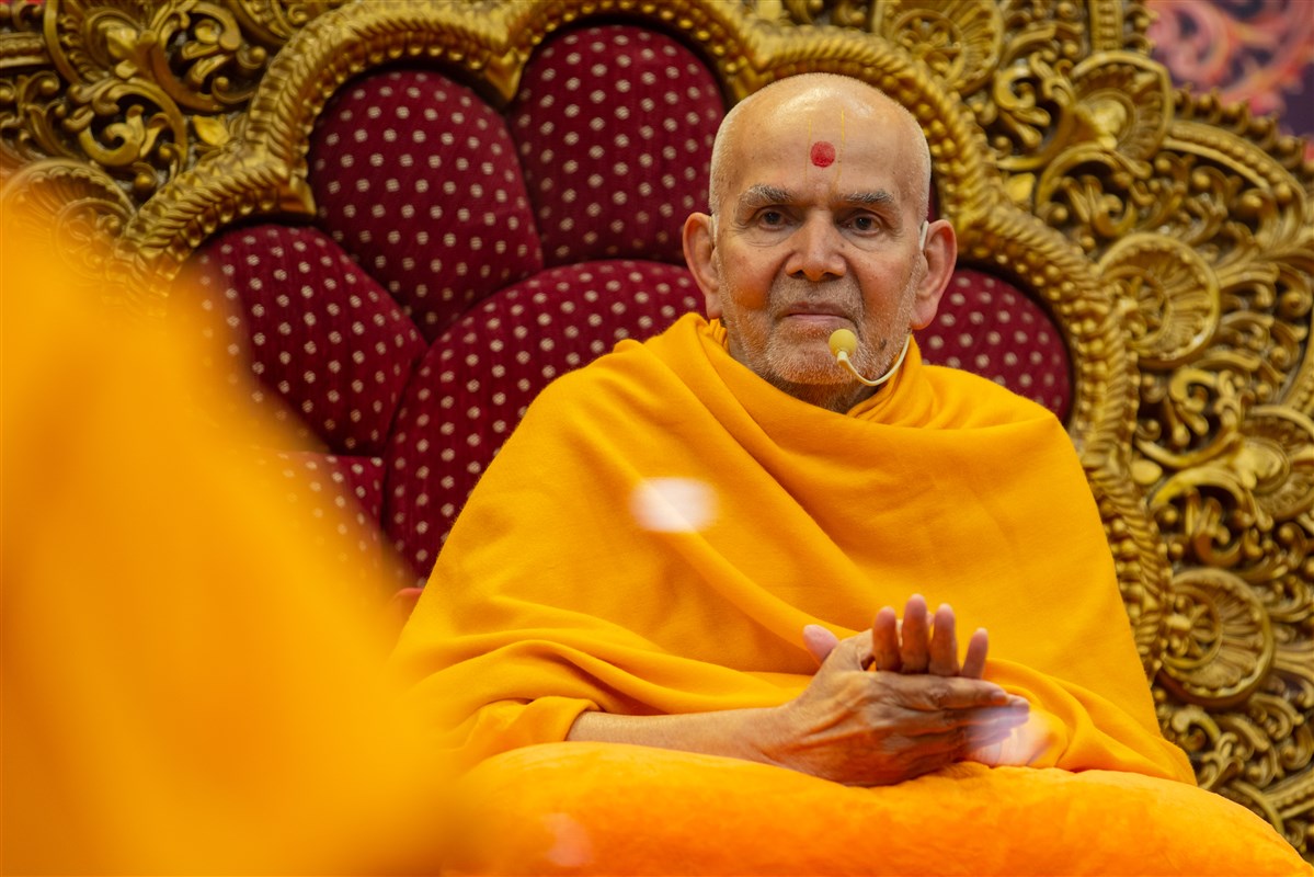 Swamishri during the question-answer session