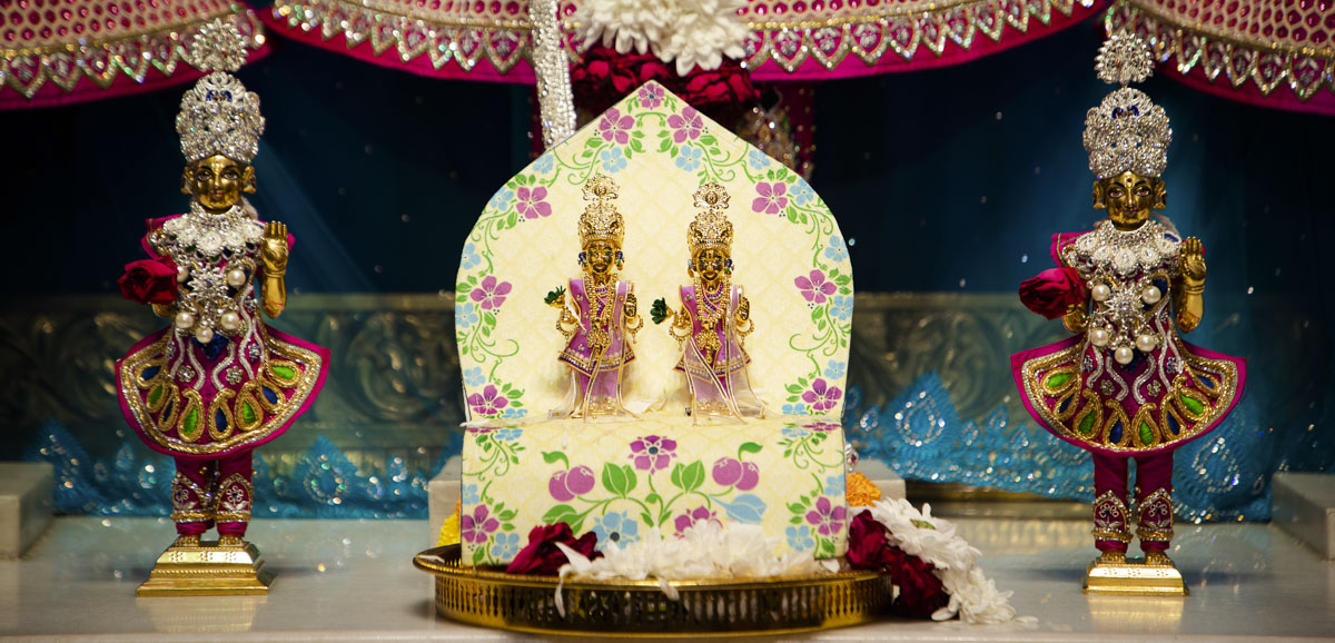 Welcoming Shri Akshar-Purushottam Maharaj, Surat