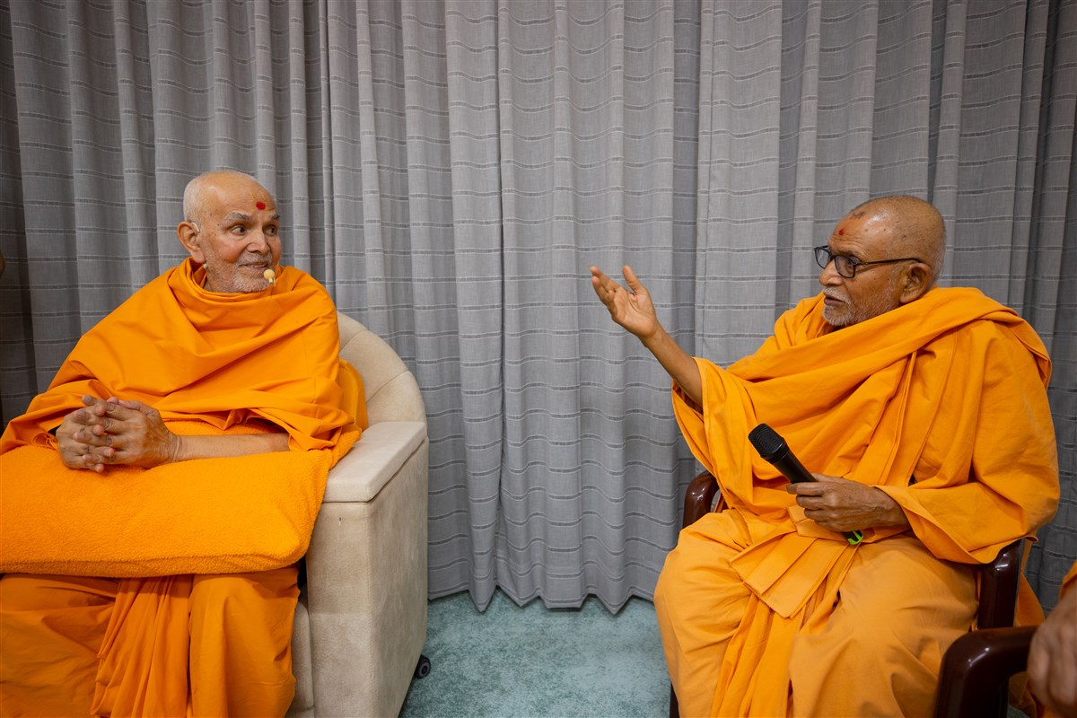 Swamishri during the conversation