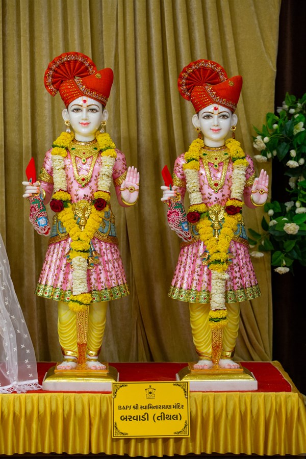 Murtis to be consecrated at BAPS Shri Swaminarayan Mandir, Barwadi (Tithal), India