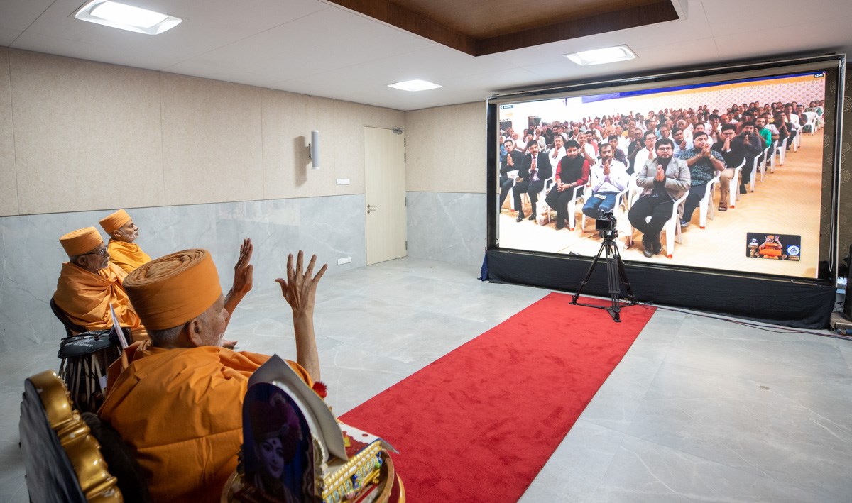 Youths doing darshan of Swamishri via video conference