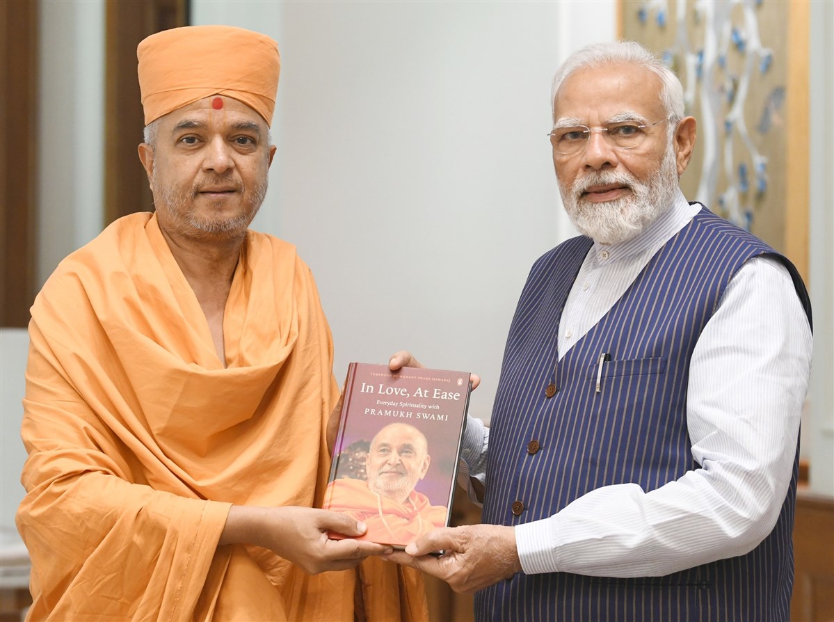 Swami Brahmaviharidas presenting the book “In Love, At Ease: Everyday Spirituality with Pramukh Swami” by Prof Yogi Trivedi