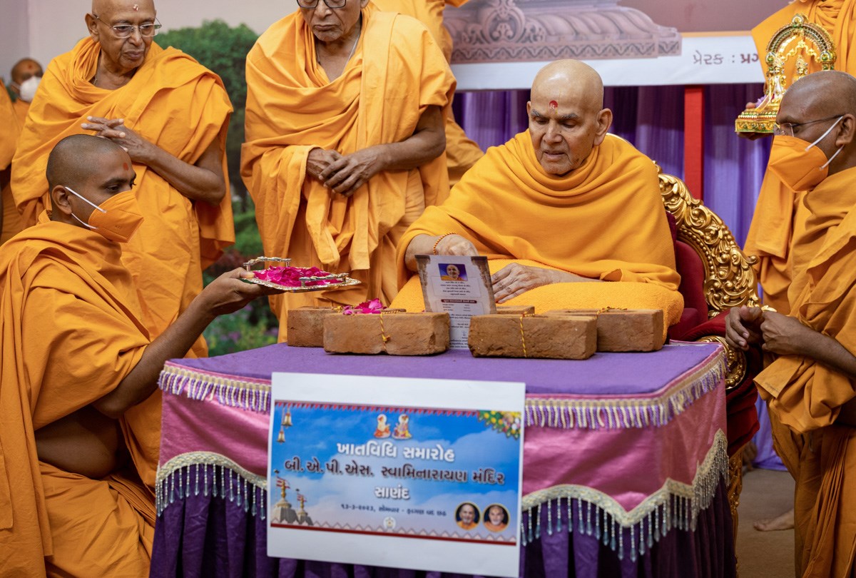 Swamishri sanctifies bricks to start construction of BAPS Shri Swaminarayan Mandir, Sanand, India