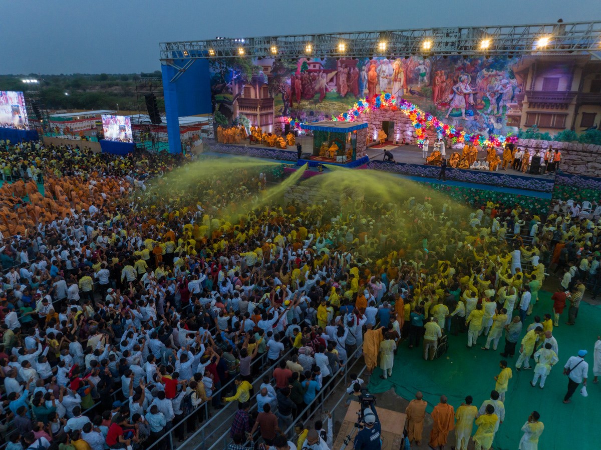 Sadhus and devotees joyously doing darshan of Swamishri