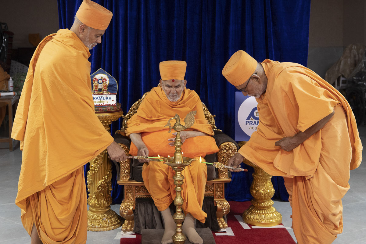 Swamishri, Pujya Kothari Swami and Pujya Viveksagar Swami light the inaugural lamp for 'BAPS Pramukh academy' via video conference from Mumbai