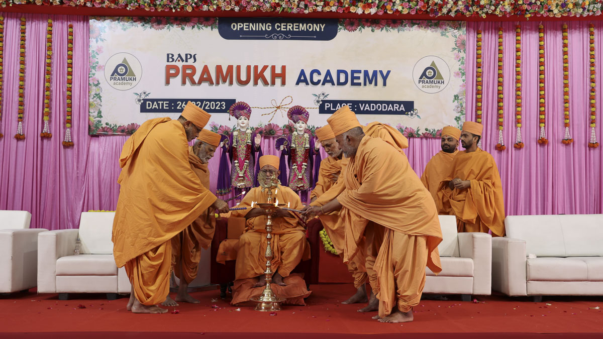 Pujya Doctor Swami and sadhus light the inaugural lamp for 'BAPS Pramukh academy'