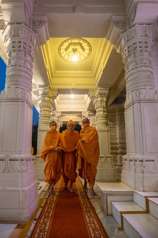 Swamishri in the pradakshina