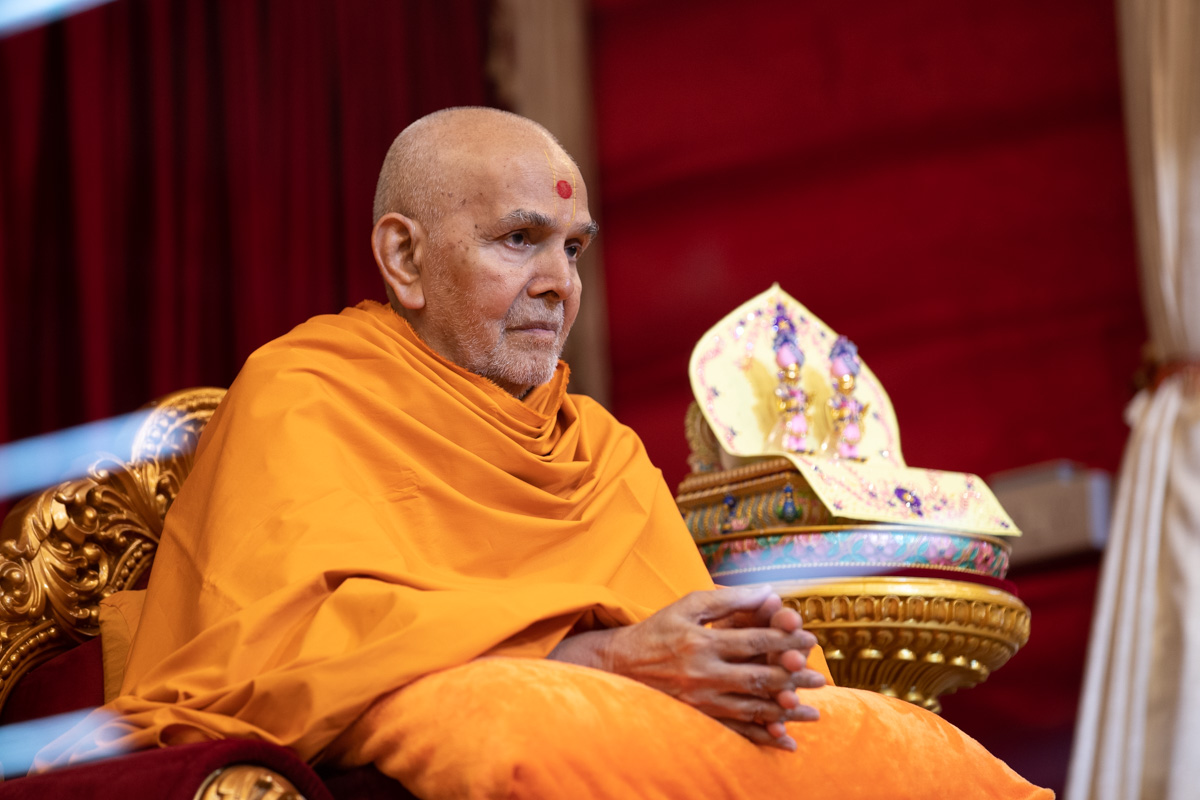 Swamishri during the sant shibir in the morning