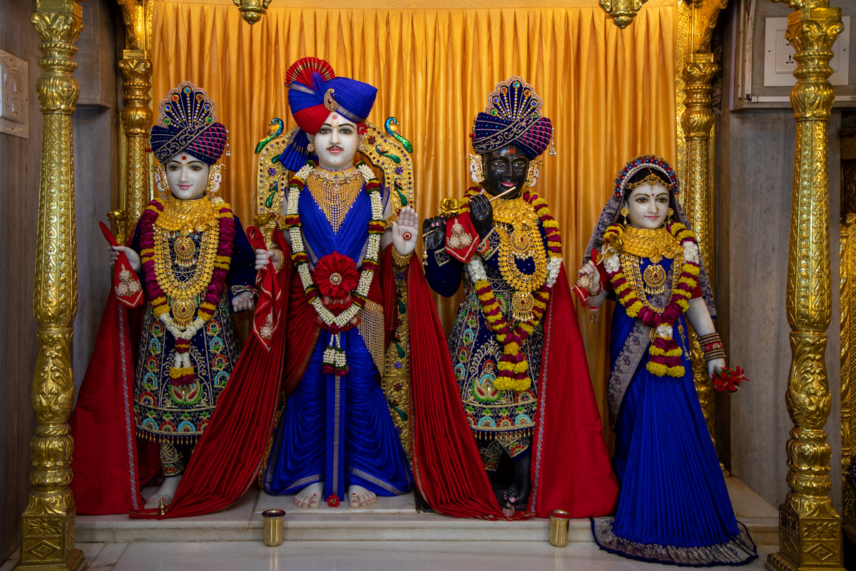 Shri Varninath Maharaj and Shri Gopinath Dev