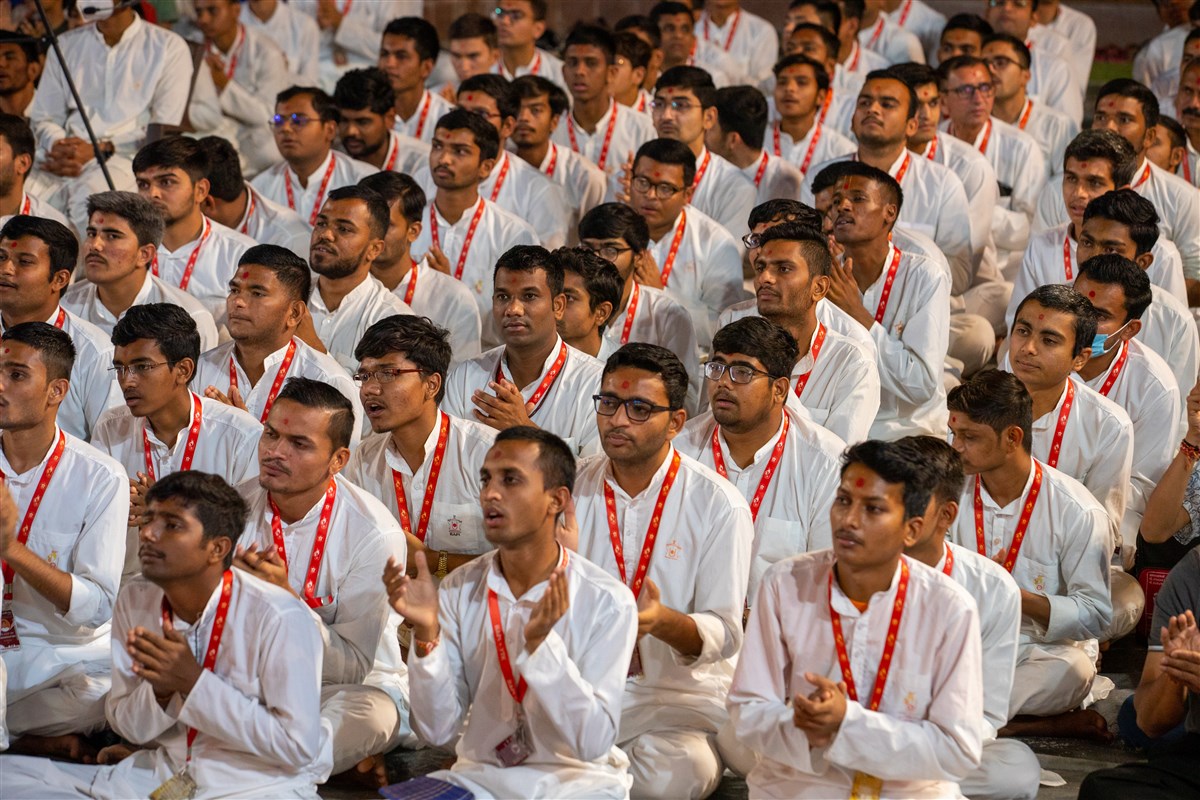 Youths doing darshan of the arti