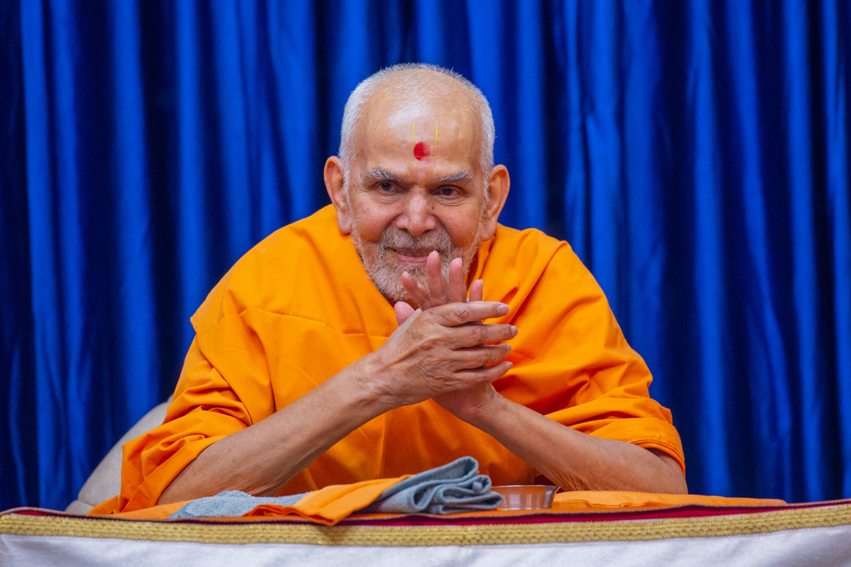 Swamishri in a divine mood in the afternoon