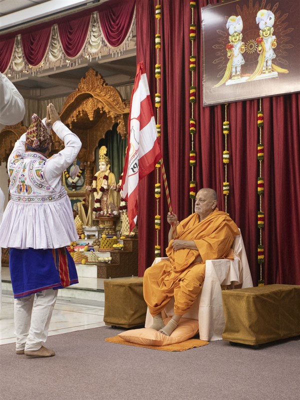 Pujya Ishwarcharan Swami waves a BAPS flag