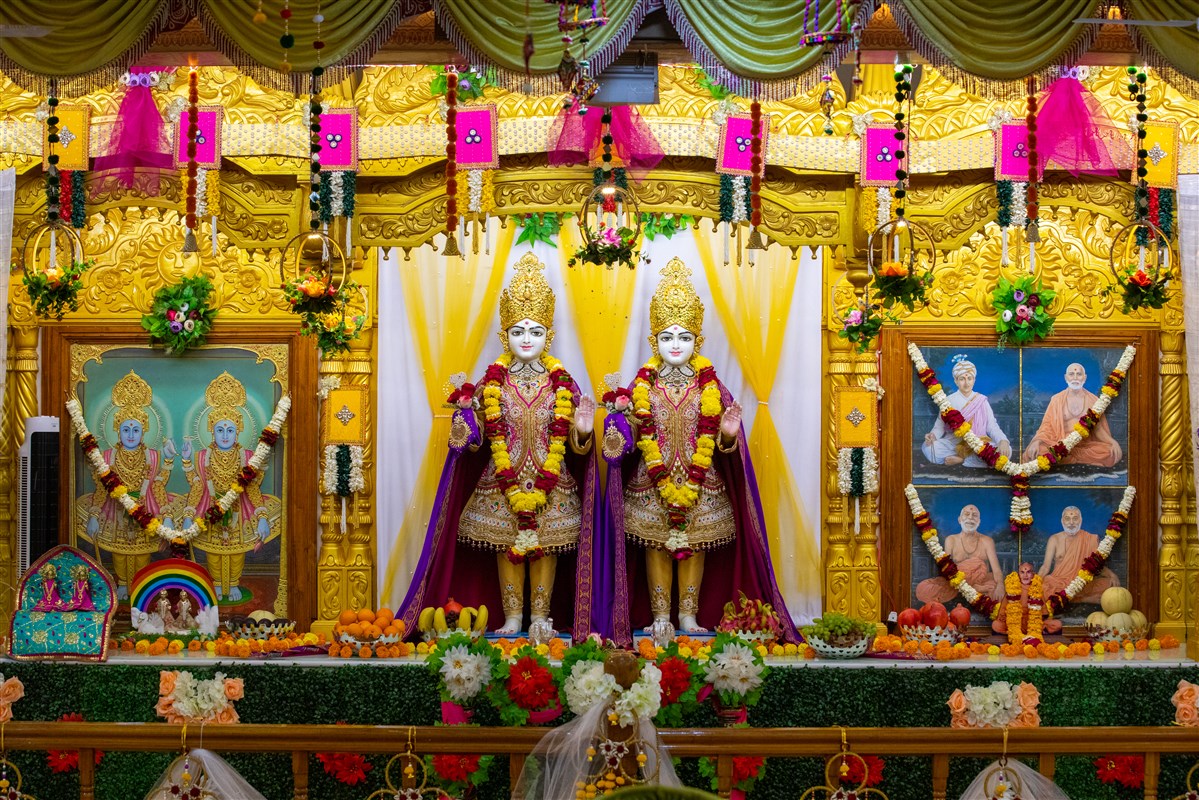 Thakorji at BAPS Shri Swaminarayan Mandir, Bhuj
