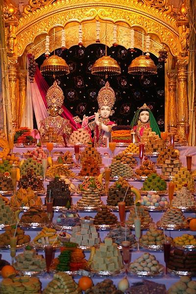 Annakut offered to Harikrishna Maharaj and Radha Krishna Dev