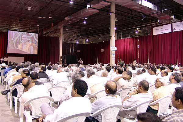 Devotees listening to discourses on Sant Din 