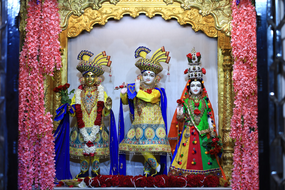 Shri Harikrishna Maharaj and Shri Radha-krishna Bhagwan