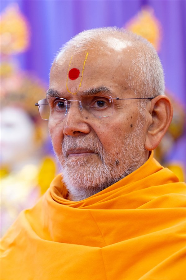 Swamishri after his puja