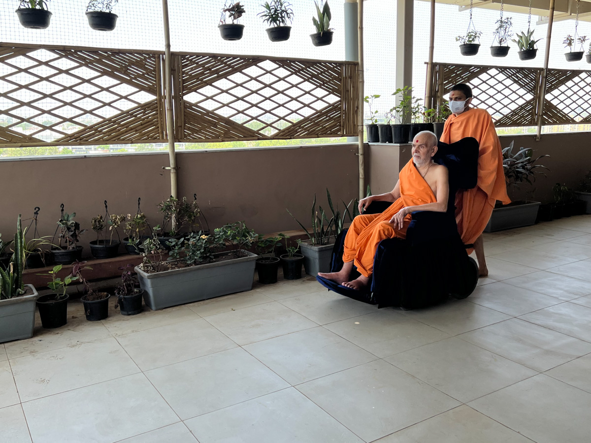 Swamishri on the terrace in the afternoon