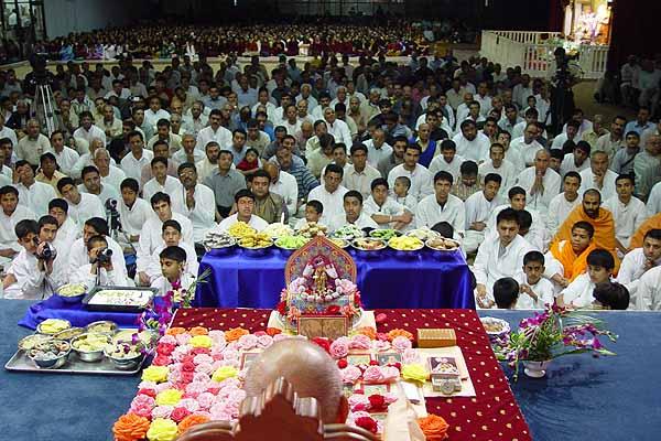 Devotees engaged in darshan