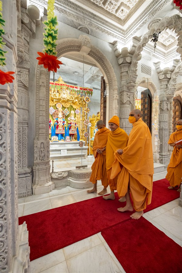 Swamishri in the upper sanctum