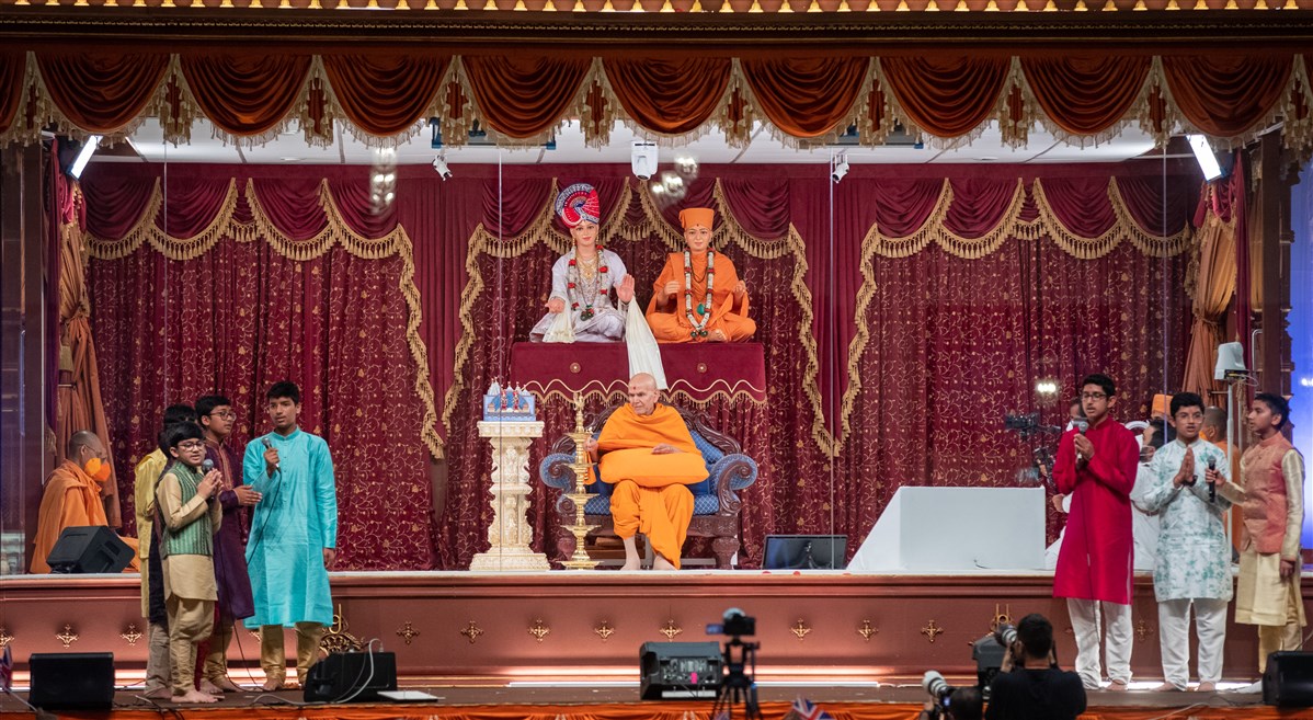 ... while children chanted the shanti-path, an ancient Vedic peace prayer