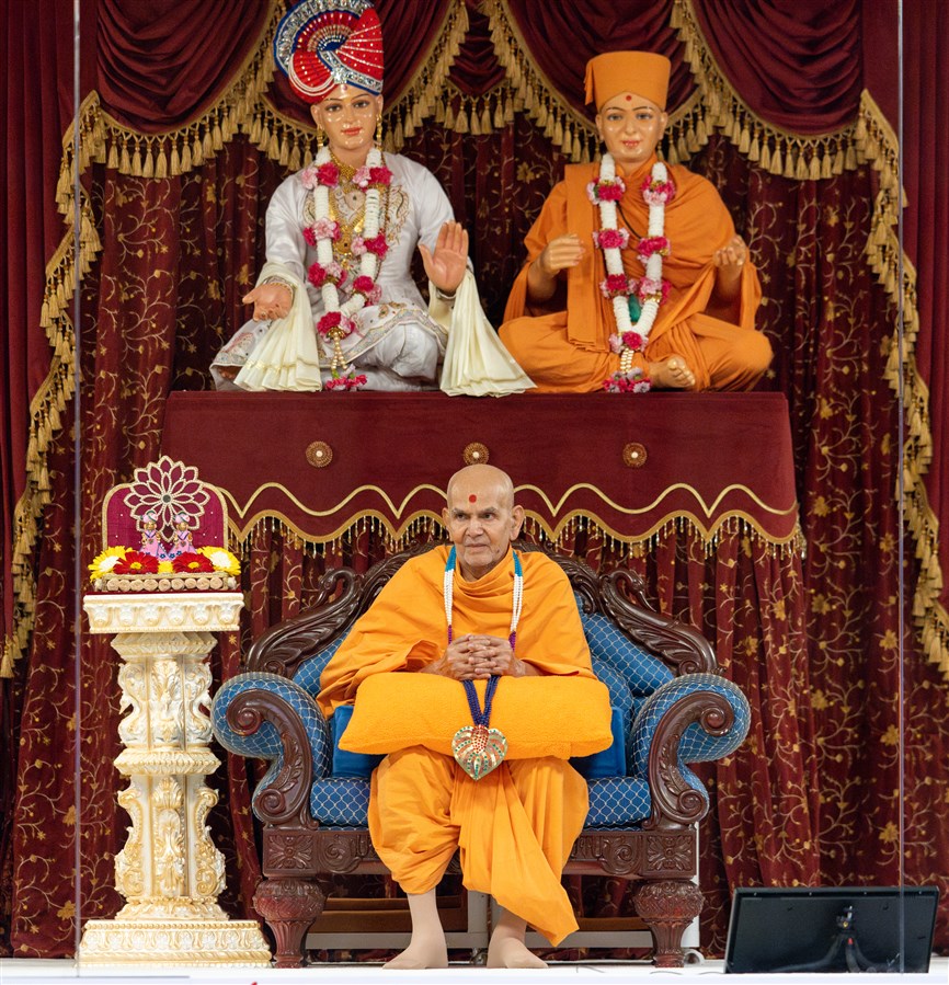 Swamishri listens attentively to the cultural performance