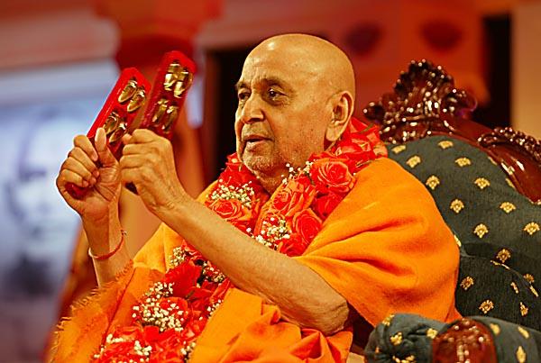 By divine coincidence, it was on the same day – 8 May – exactly 19 years ago, in 2004, that Pramukh Swami Maharaj had also played the kartals in a kirtan aradhana from the same stage at London Mandir <br>See photo gallery <a href='https://www.baps.org/photos/2004/Kirtan-Bhakti-2885.aspx?mid=18827' target='blank' style='text-decoration:underline; color:blue;'>here</a>