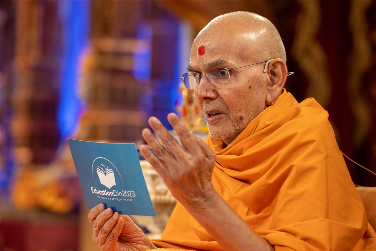 Swamishri responds to the question with empathy, love and wisdom