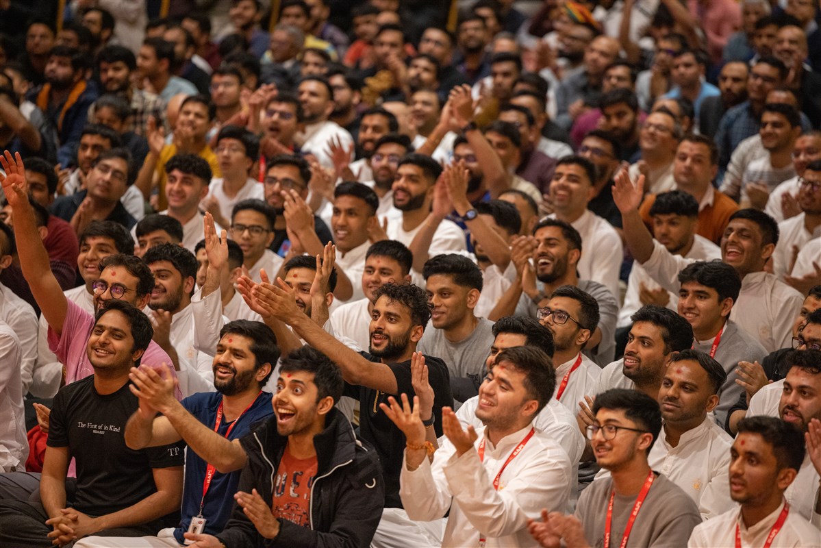 Youths are enthralled and elated with Swamishri's enthusiastic participation in the kirtan bhakti